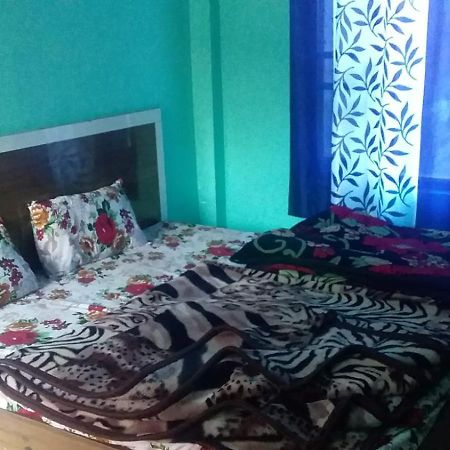 Spot On Sharma'S Kitchen & Home Stay Bajaura Bagian luar foto
