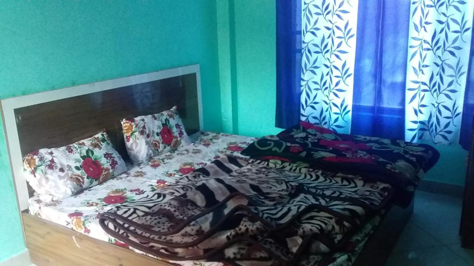 Spot On Sharma'S Kitchen & Home Stay Bajaura Bagian luar foto